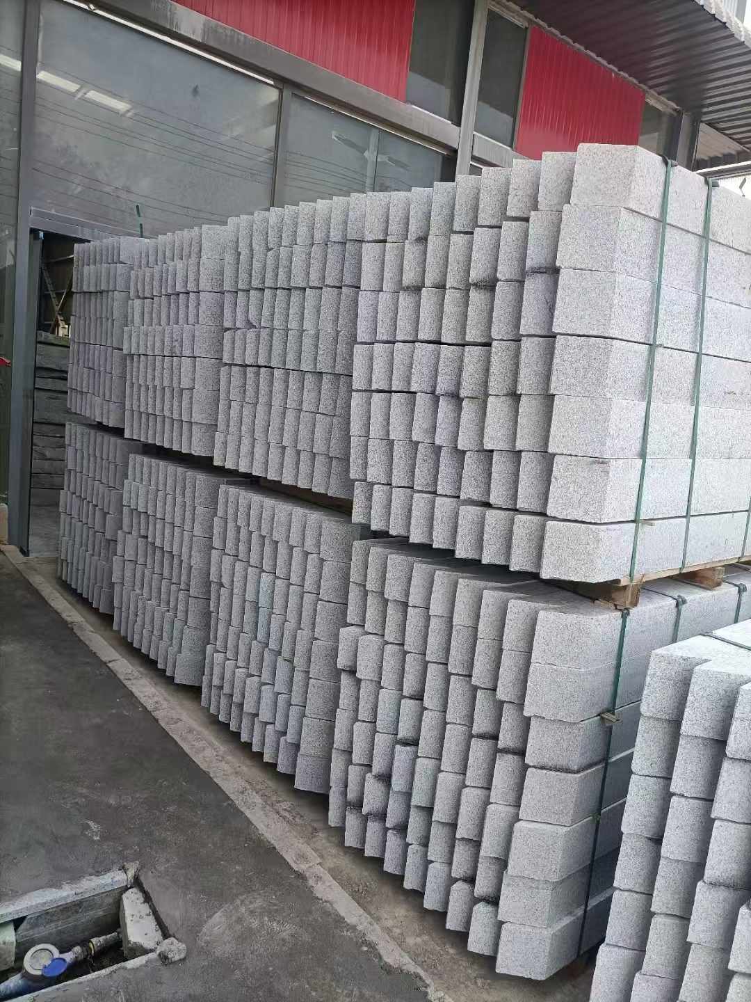 太原芝麻白树围石 树池