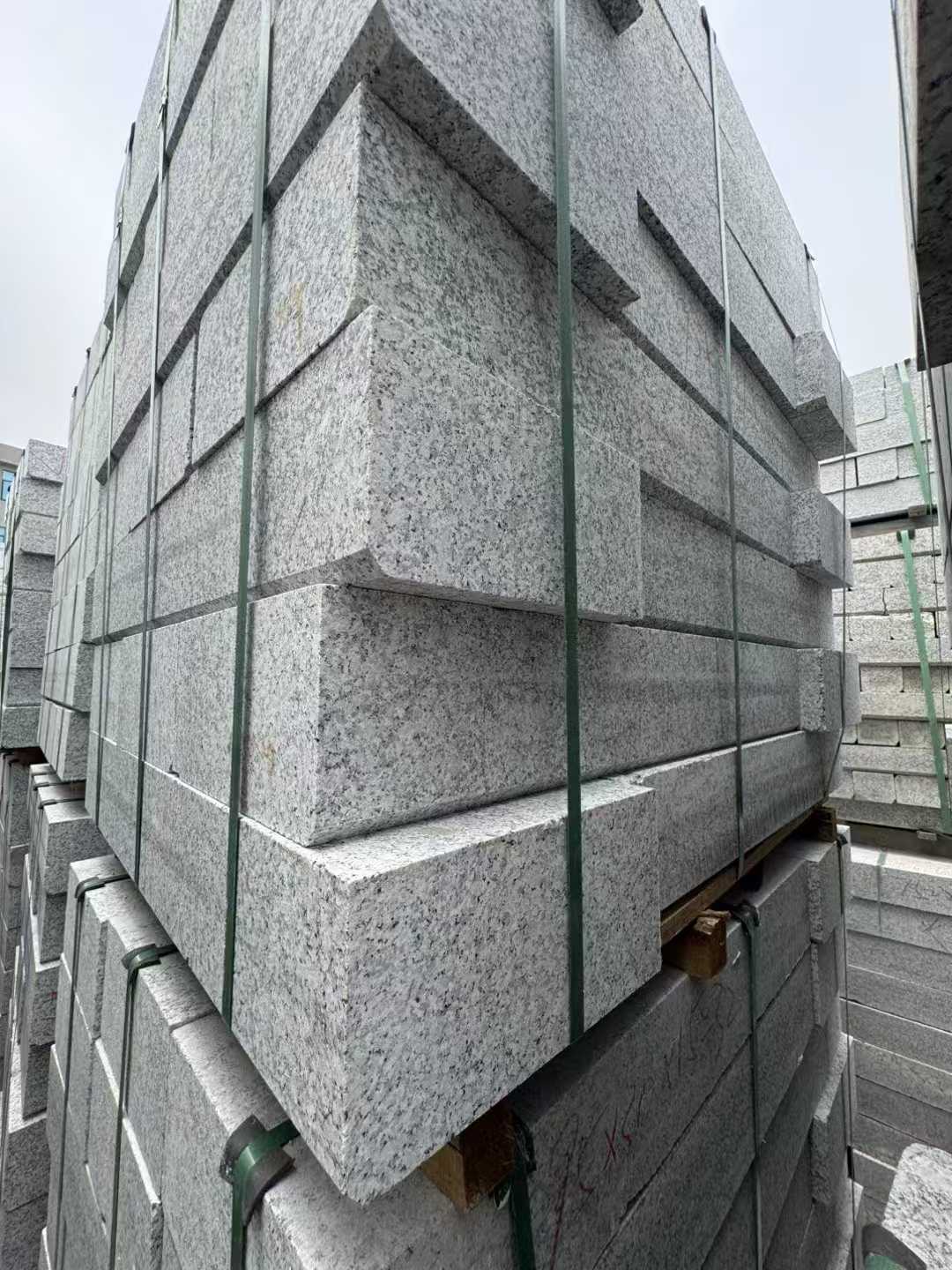 太原芝麻白路牙石 马路牙子