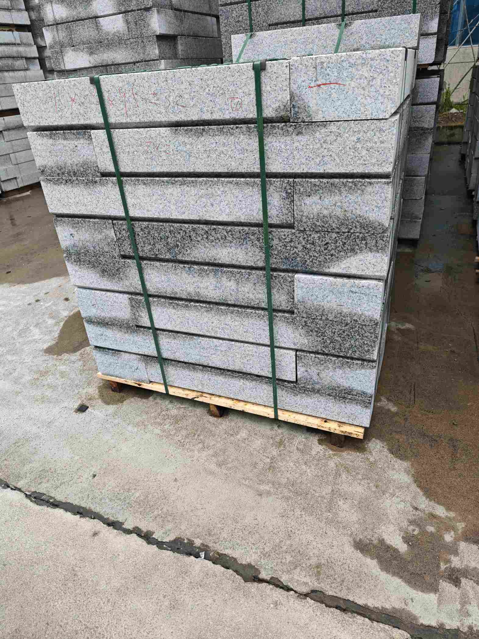 太原芙蓉白路牙石，马路牙子